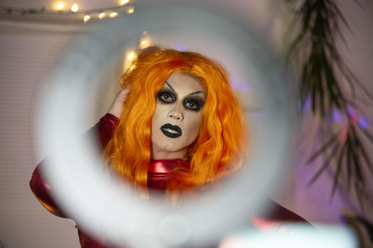 virtual drag game night